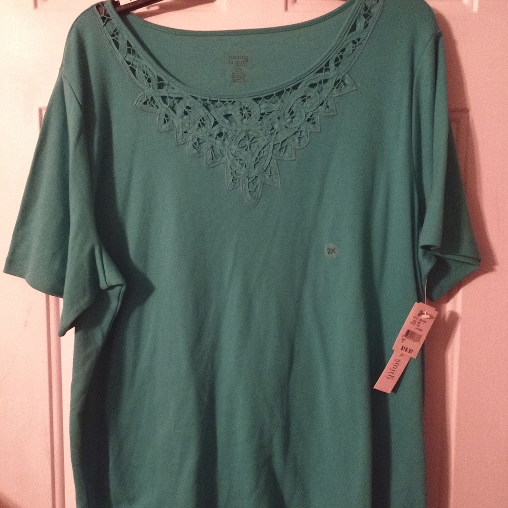 Woman's top - Picture 3 of 3
